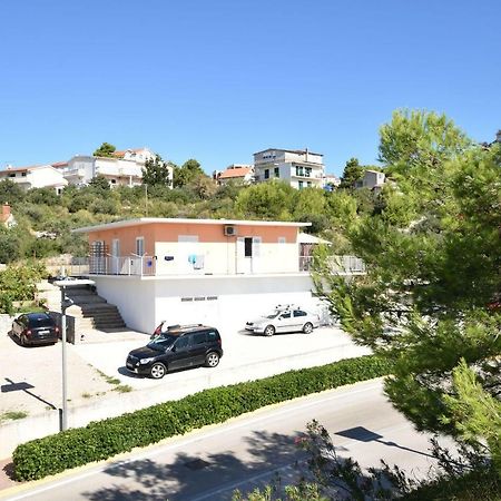 Apartments Zmika Примоштен Екстер'єр фото