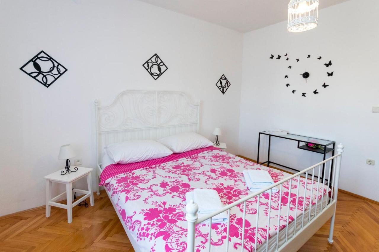 Apartments Zmika Примоштен Екстер'єр фото