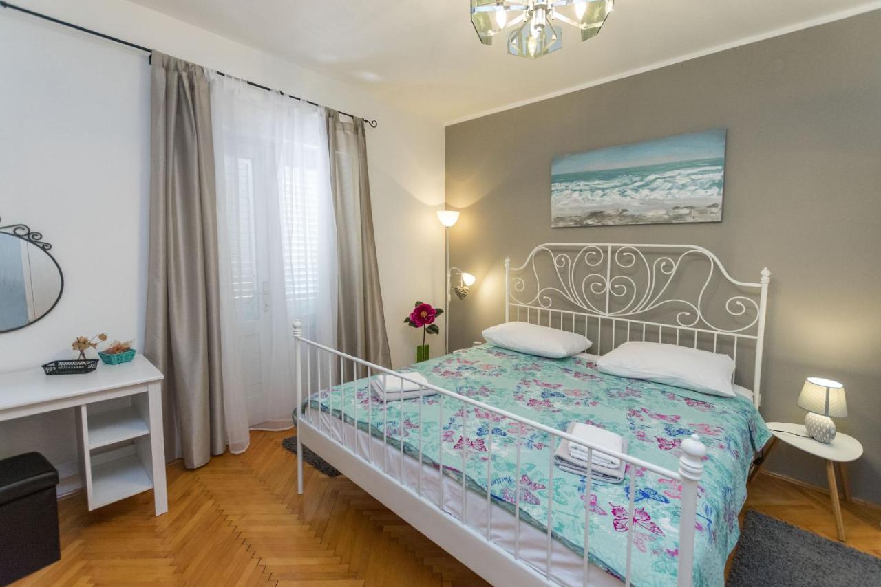 Apartments Zmika Примоштен Екстер'єр фото